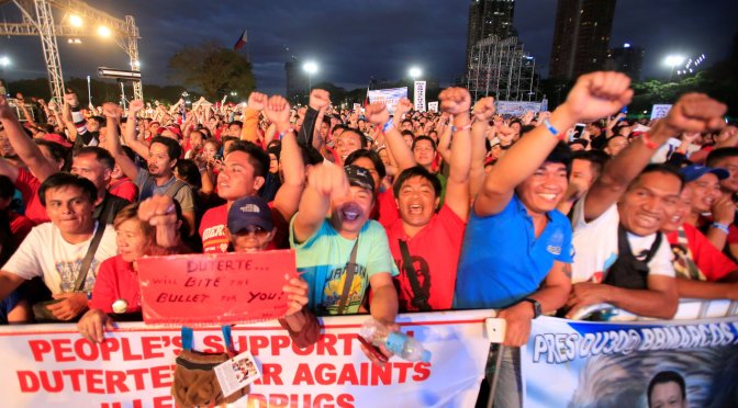 Palace assures Filipinos of improved lives in 2021